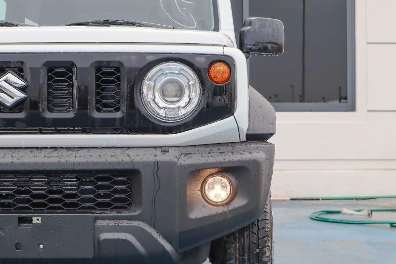 Suzuki Jimny (2025) Ve verzi Full Option - fotka 8 z 28