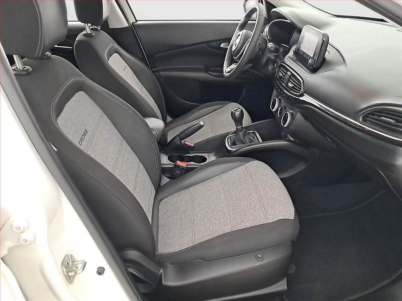 Fiat Tipo (2022) Cross 1.0 FireFly, ČR,1.maj - fotka 9 z 17