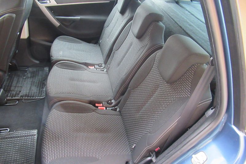 Citroën C4 Picasso 1.6 HDi AUT. KLIMA TAŽNÉ - fotka 15 z 21