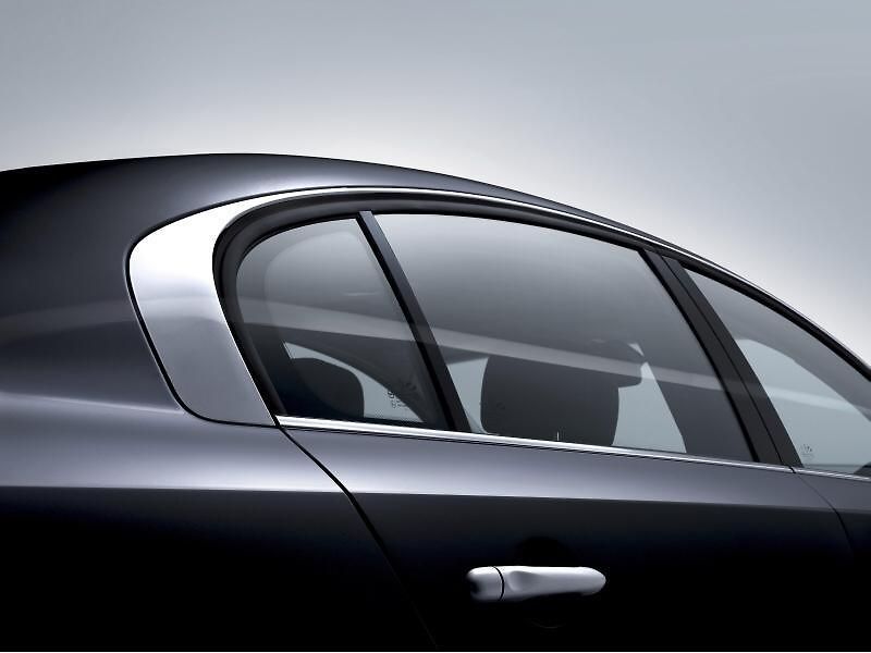 Renault Latitude je vlastně Samsung SM5, jen s jiným logem a drobnými změnami.