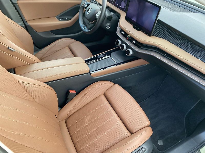 Škoda Superb (2024) Combi 2.0 TDI 4x4 DSG L&K - fotka 8 z 39