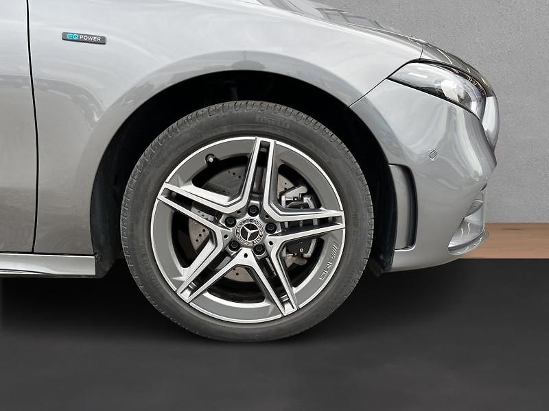 Mercedes-Benz Třídy A A-Třída 250e AMG Line - fotka 9 z 18