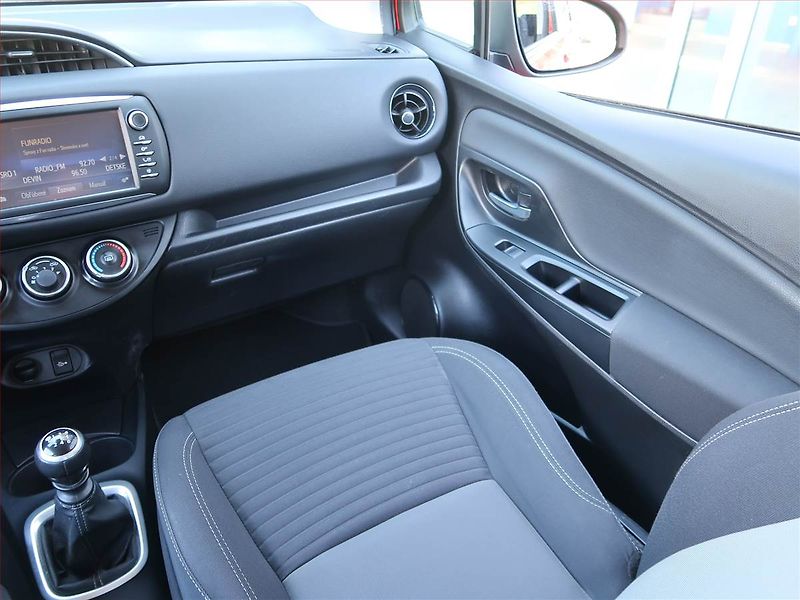 Toyota Yaris (2017) 1.5 Dual VVT-i, Serv.kniha - fotka 8 z 17
