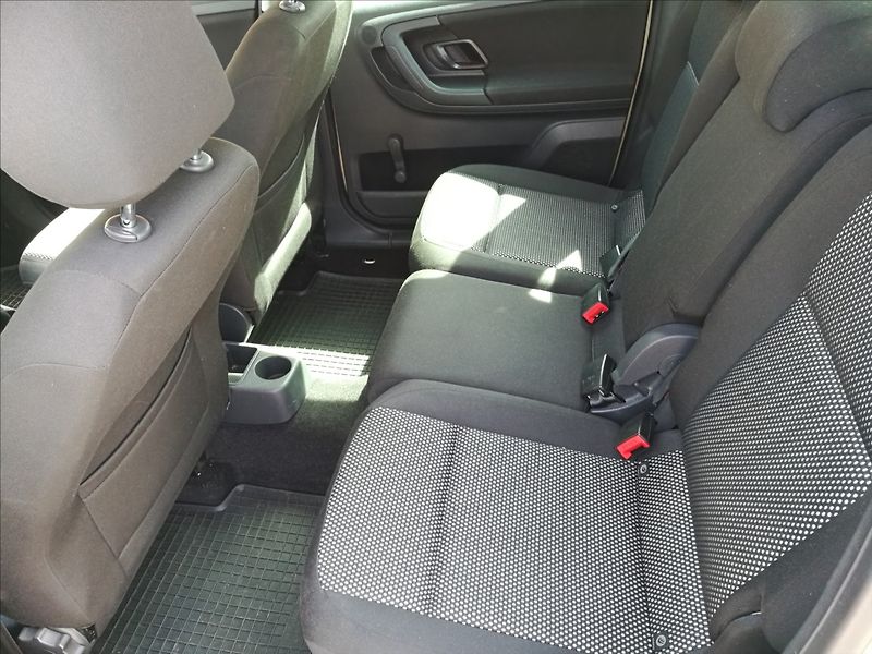 Škoda Roomster 1,2 TSi Scout - fotka 11 z 17