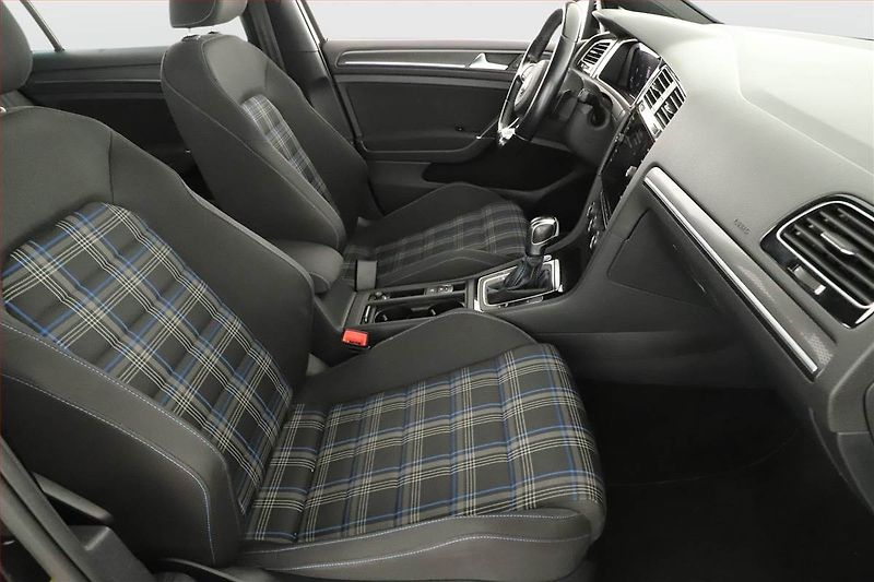 Volkswagen Golf (2020) GTE, Automat, Tempomat - fotka 7 z 16