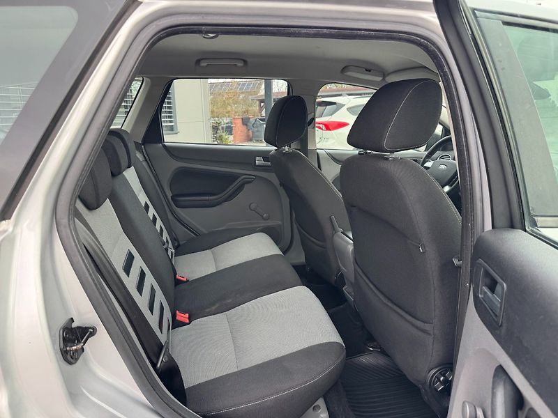 Ford Focus (2011) Trend 1.6 TDCi 80kW - fotka 24 z 31