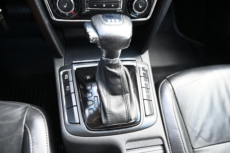 Škoda Superb 2.0TDI 125KW DSG Elegan. 12/09 - fotka 15 z 45