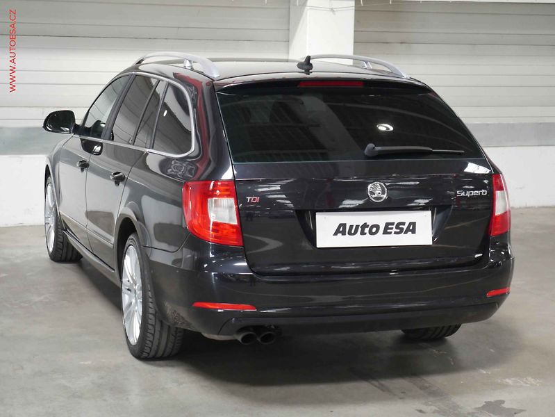 Škoda Superb (2011) 2.0 TDi, 1.maj, DSG, navi - fotka 4 z 23