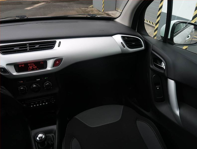 Citroën C3 (2012) 1.4 i, nová STK, jezdí výborně - fotka 8 z 16