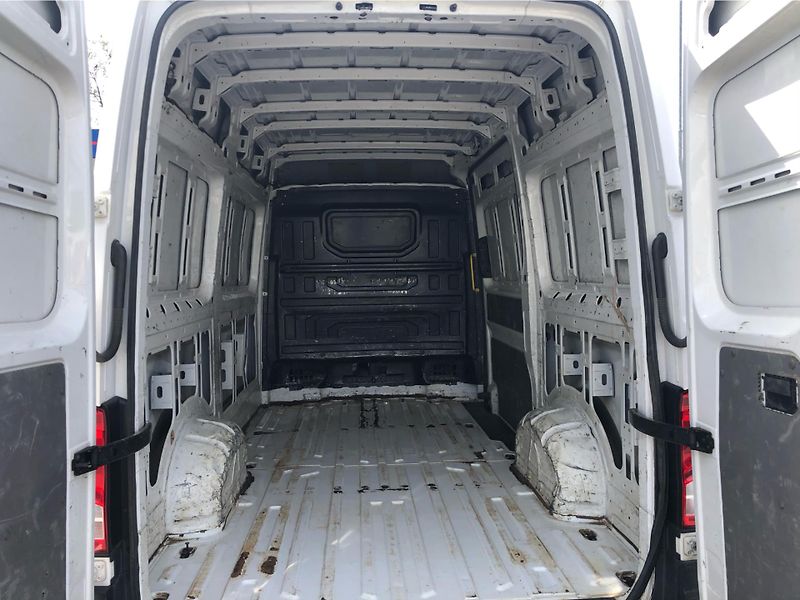Volkswagen Crafter 2.0 TDI L2H2 - fotka 14 z 30