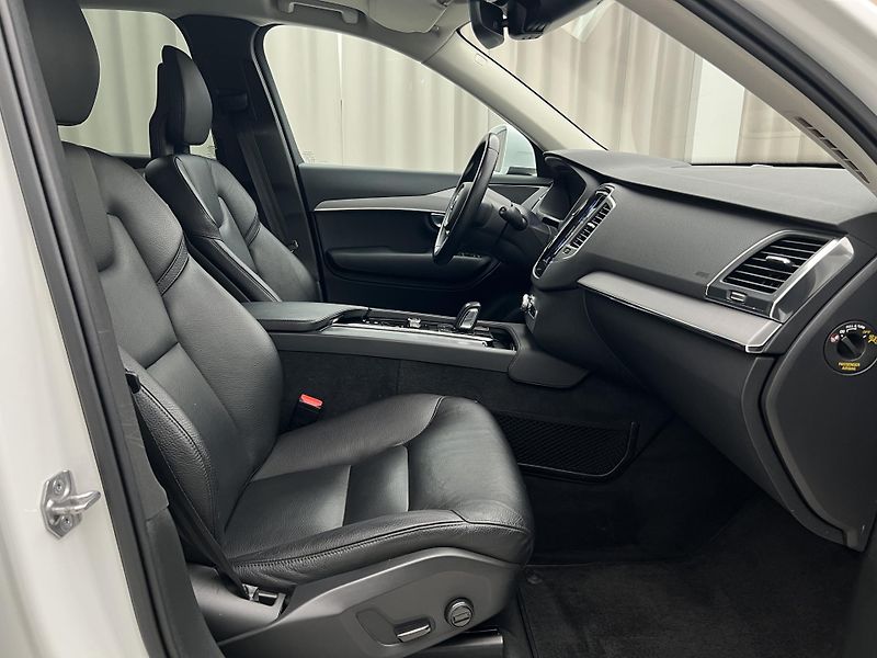 Volvo XC90 B5 AWD MOMENTUM AUT CZ - fotka 17 z 37