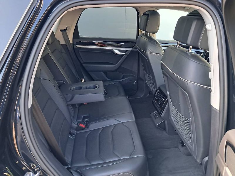 Volkswagen Touareg (2021) ELEGANCE V6 3.0 TDI / 210 kW 4 - fotka 23 z 35