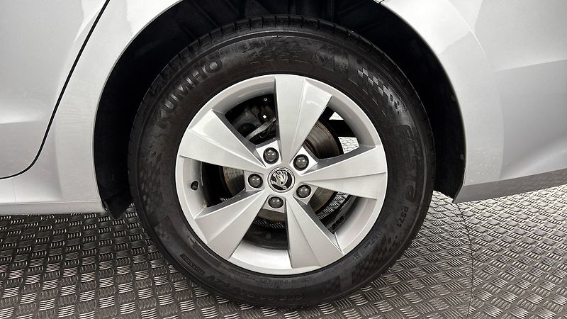 Škoda Octavia 1.0 TSI Active - fotka 19 z 23