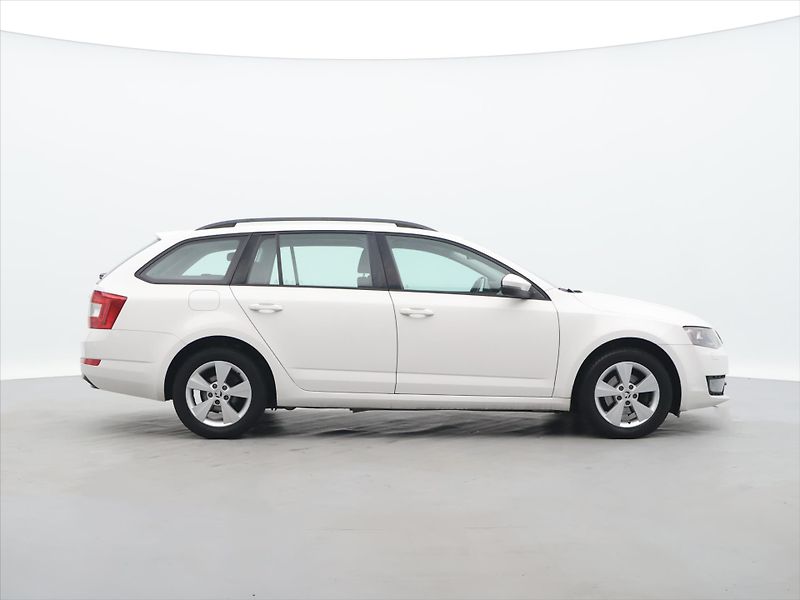 Škoda Octavia 1,6 TDI 81kW Style CZ Xenon - fotka 6 z 27