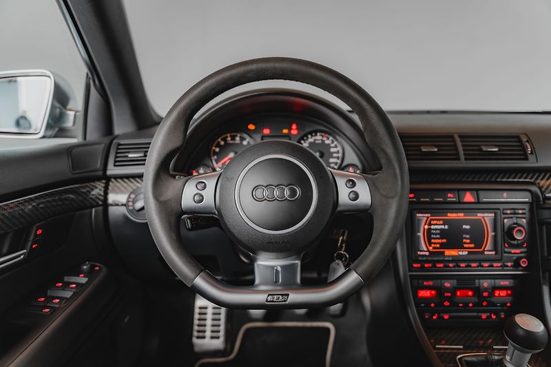 Audi RS 4 (2007) Avant*4.2 V8*Quattro*R19 - fotka 10 z 18