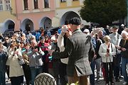 Automobiloví a motocykloví veteráni se vydali v neděli na tradiční jízdu Ze zámku na hrad. Start byl na Horním náměstí v Přerově, kde si lidé užili bohatý program.
