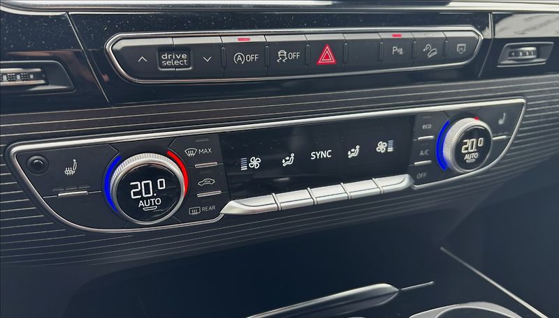 Audi Q7 3,0 TDi,QUATTRO,S-LINE,NEHAVAR - fotka 26 z 41