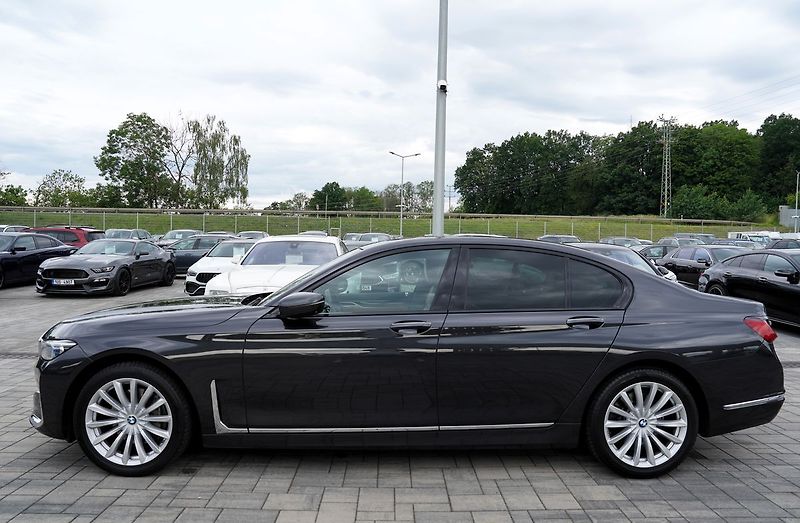 BMW Řada 7 d xDrive/9AT/Lasery - fotka 3 z 44