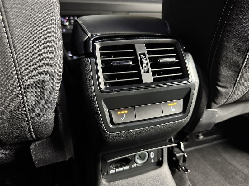 Škoda Karoq 2,0 TDi  DSG 4x4 Sportline LED - fotka 15 z 44
