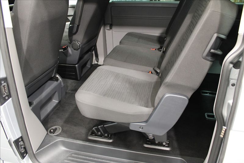 Volkswagen Caravelle 2,0 TDI 110kW DSG Comfortline - fotka 12 z 32