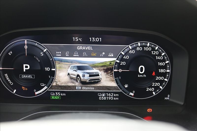 Mitsubishi Outlander 2,4 PHEV, 7míst, Tažné - fotka 30 z 56