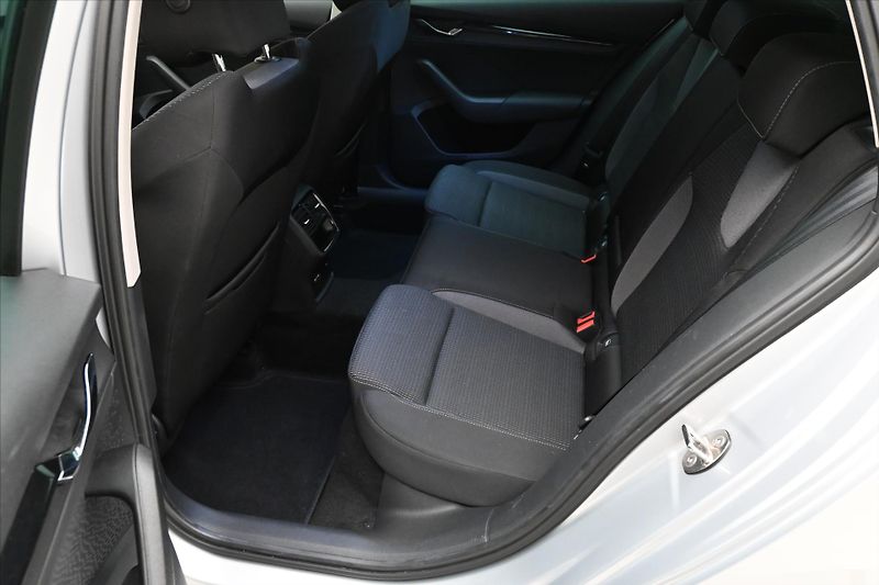 Škoda Octavia 2,0 TDI 110kW DSG Ambition Zár - fotka 12 z 24