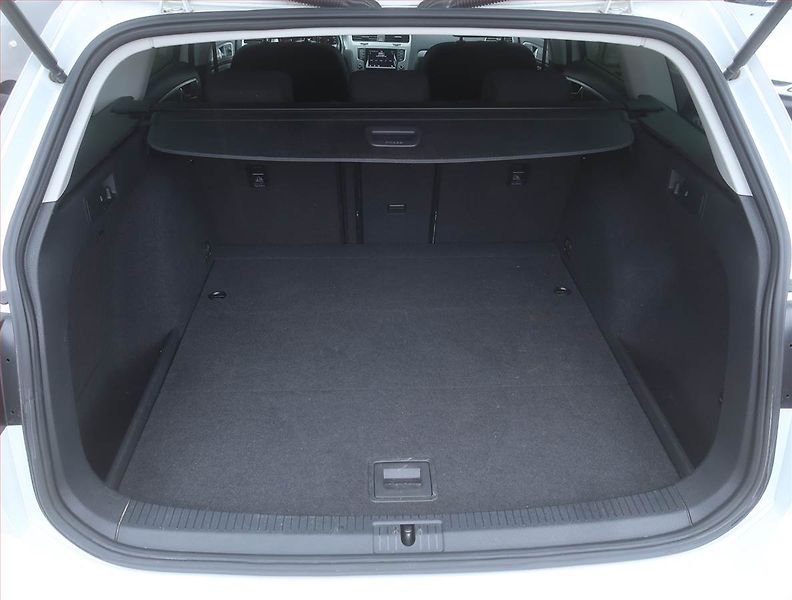 Volkswagen Golf (2014) 1.6 TDI, Navi, Tempomat - fotka 14 z 15
