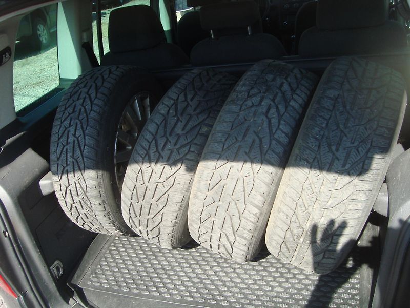 Volkswagen Touran (2006) 1,9TDI - fotka 6 z 14