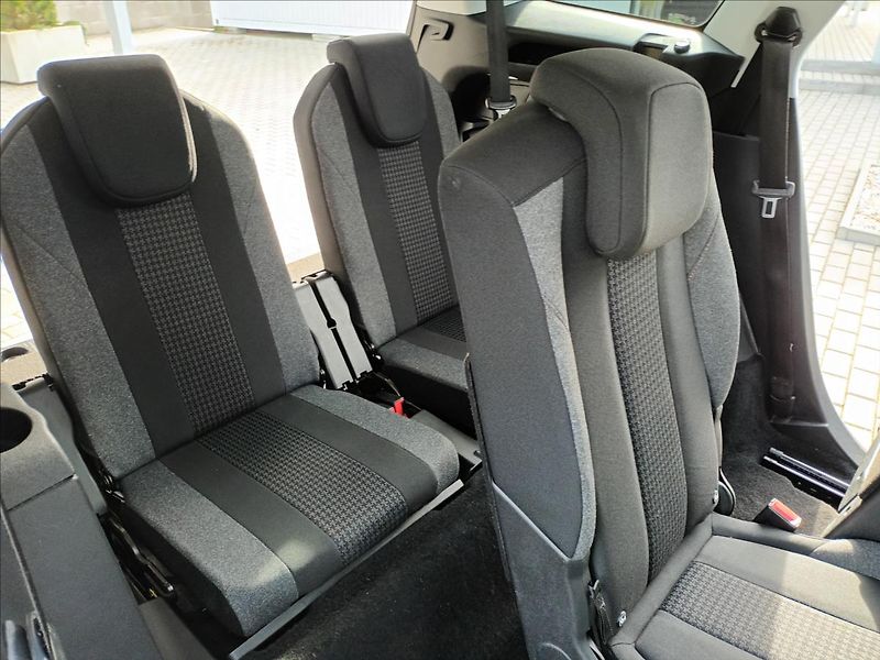 Peugeot 5008 1,6 HDI,88KW,ČR,7MÍST,NAVI,TZ, - fotka 27 z 46
