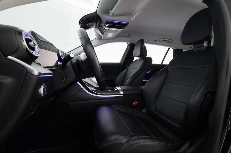 Mercedes-Benz Třídy C 300e Avantgarde Premium 360 - fotka 9 z 26