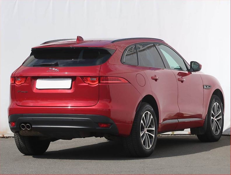Jaguar F-Pace (2017) 20d AWD, 4X4, Automat - fotka 5 z 22