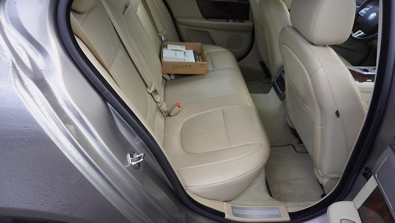 Jaguar XF 4.2 V8 PREMIUM LUXURY - fotka 26 z 29