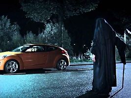 Zakázaná reklama na Hyundai Veloster.