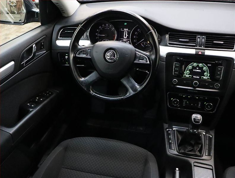 Škoda Superb (2015) Style 2.0 TDI, Navi, Xenony - fotka 7 z 22