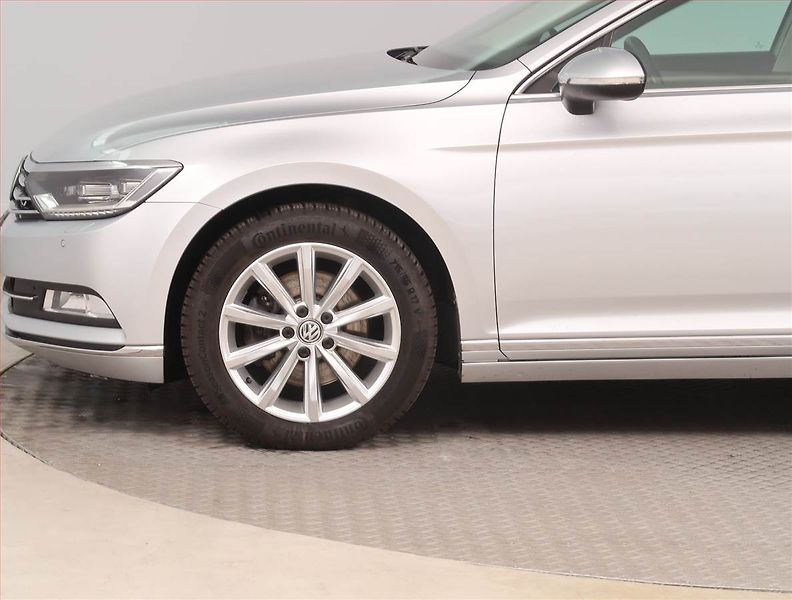 Volkswagen Passat (2018) Highline 2.0 TDI, Automat - fotka 15 z 17