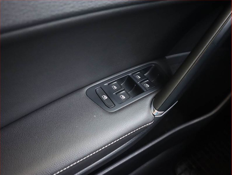 Volkswagen Golf (2017) Comfortline 1.4 TSI, Automat - fotka 19 z 21
