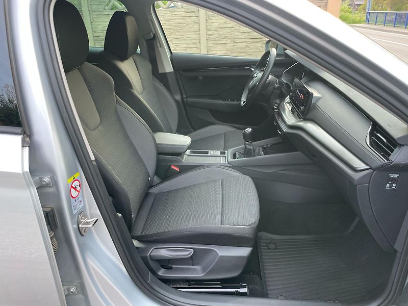 Škoda Octavia 1.5TSi 1.MAJ ČR NEBOUR. ZÁRUKA - fotka 13 z 20