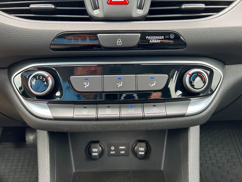 Hyundai i30 (2020) Com.1.0T-GDi Comfort ČR+1.maj. - fotka 15 z 36