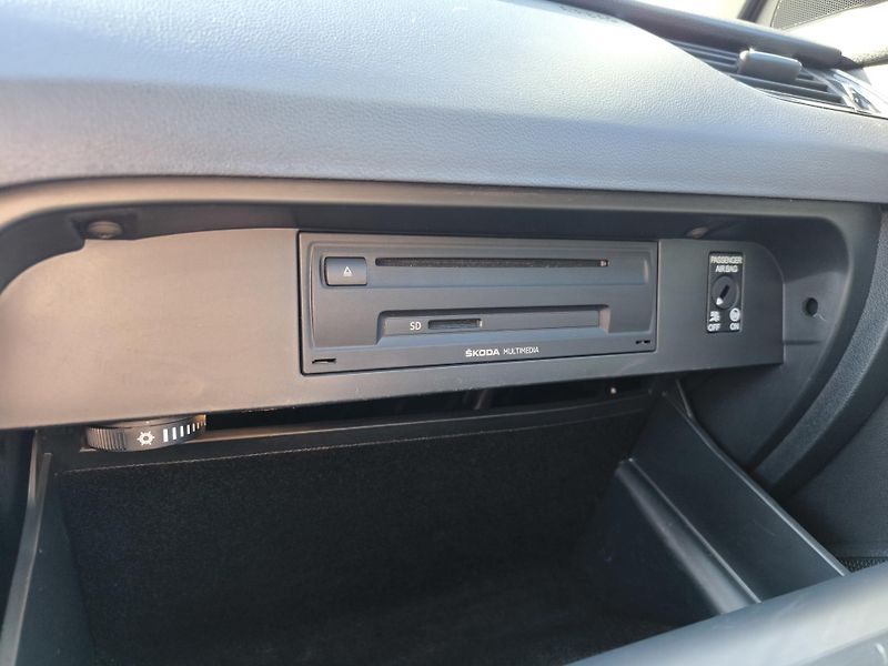 Škoda Octavia (2014) 1,6TDI DSG STYLE*VELKÝ SERVIS* - fotka 40 z 58