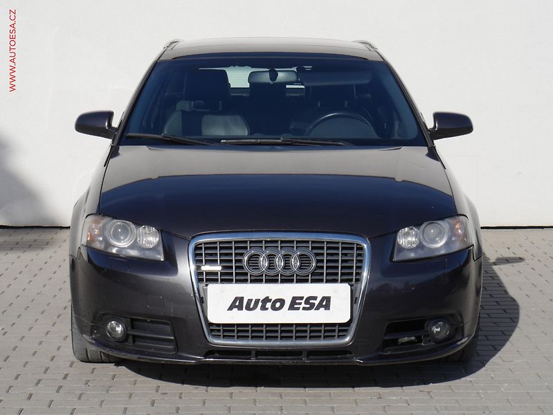 Audi A3 (2008) 2.0 TDI, S-line, xenon - fotka 2 z 15