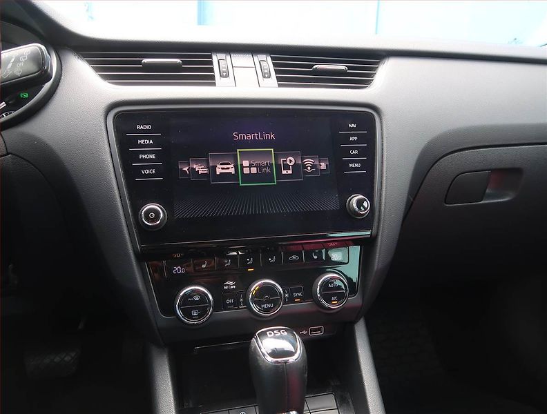 Škoda Octavia (2018) Style 1.5 TSI, Automat, Navi - fotka 12 z 21