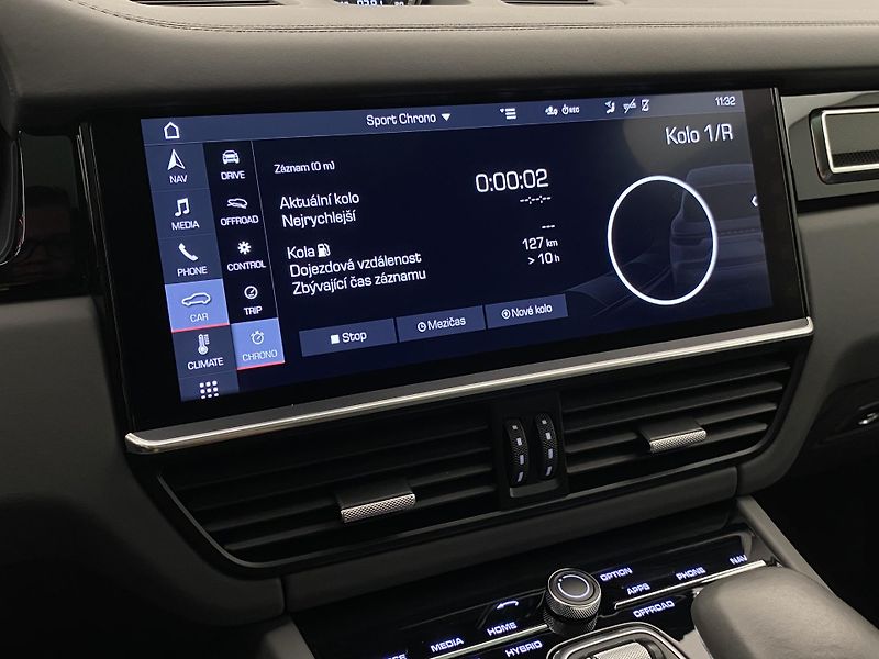 Porsche Cayenne E-HYBRID 250kW AWD AUT CZ - fotka 76 z 111