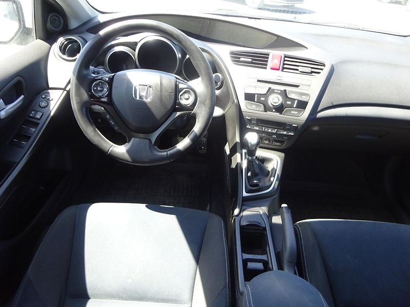 Honda Civic 1.8 i-VTEC 104kW TOURING - fotka 6 z 24