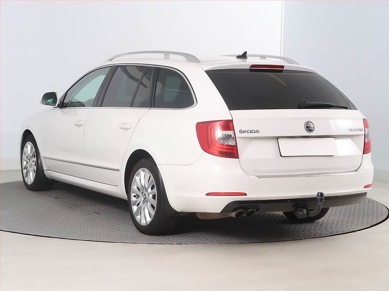 Škoda Superb (2014) 2.0 TDI, Automat, Bi-Xenony - fotka 4 z 18
