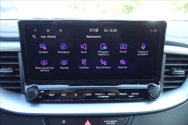 Kia Ceed 1,5 T-GDi,ČR,1 MAJ.,SERV.KN. - fotka 25 z 40