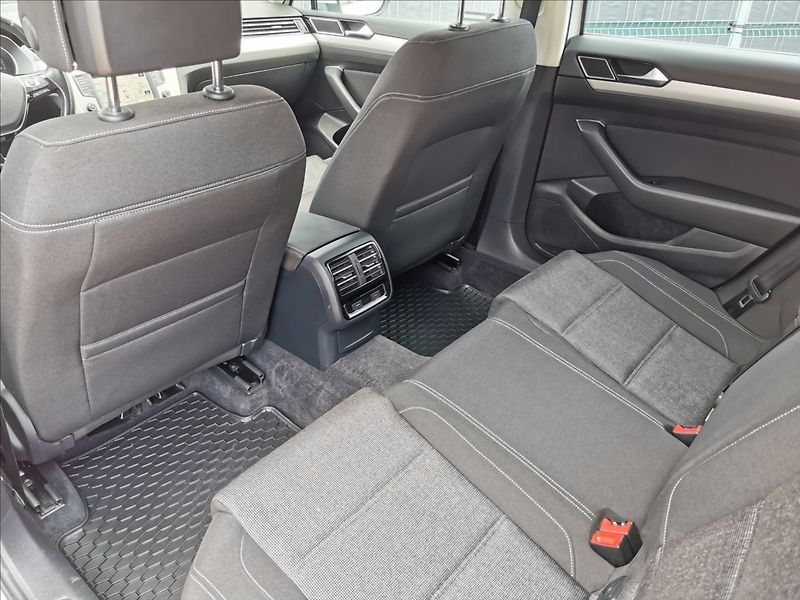 Volkswagen Passat Variant 2.0 TDI Comfortline - fotka 18 z 22