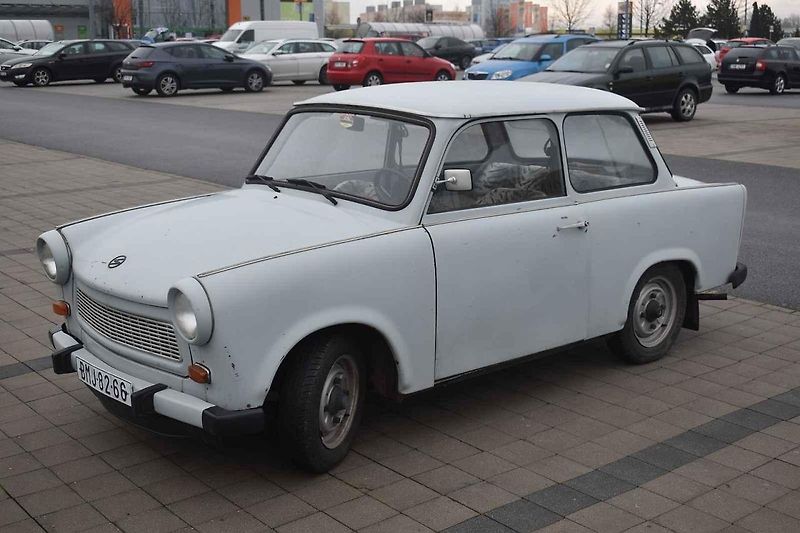 V závěsu jede vnuk pana Kutřína, který náklonost k trabantům podědil