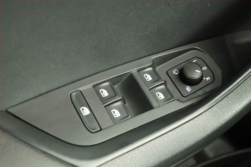 Škoda Karoq (2023) Sportline 2.0 TDI - fotka 14 z 17