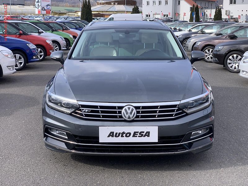 Volkswagen Passat (2015) 2.0 TDi, Highline, LED, navi - fotka 2 z 20