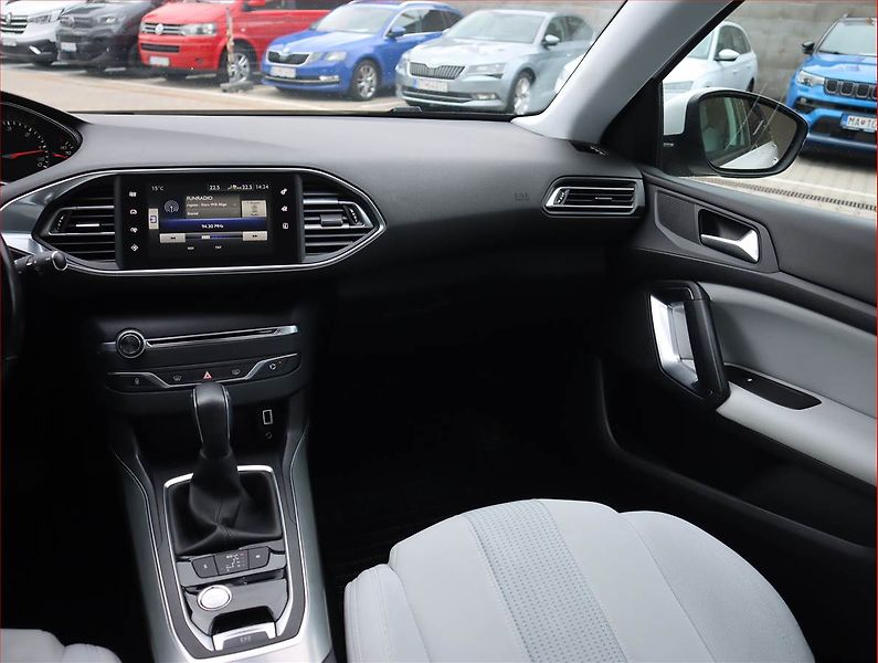 Peugeot 308 (2016) 2.0 BlueHDi, Automat - fotka 8 z 21
